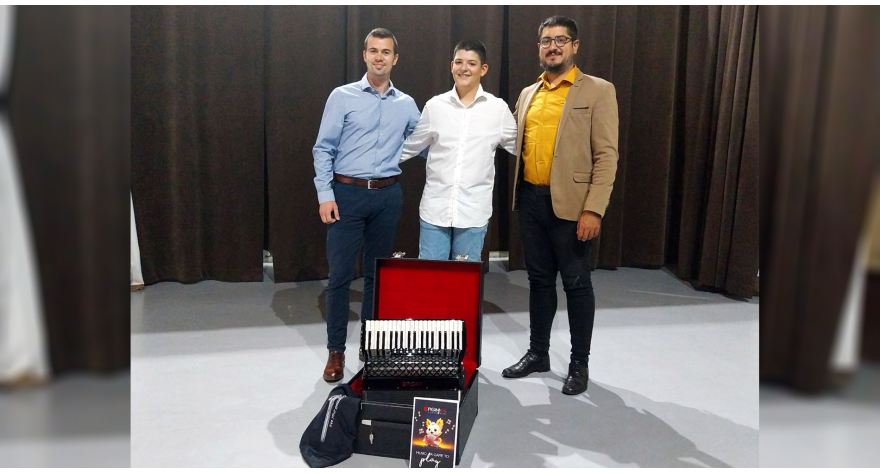 Нова хармоника за ученике музичке школе у Пећинцима