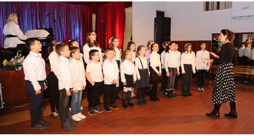 Тошини ђаци музиком очарали публику