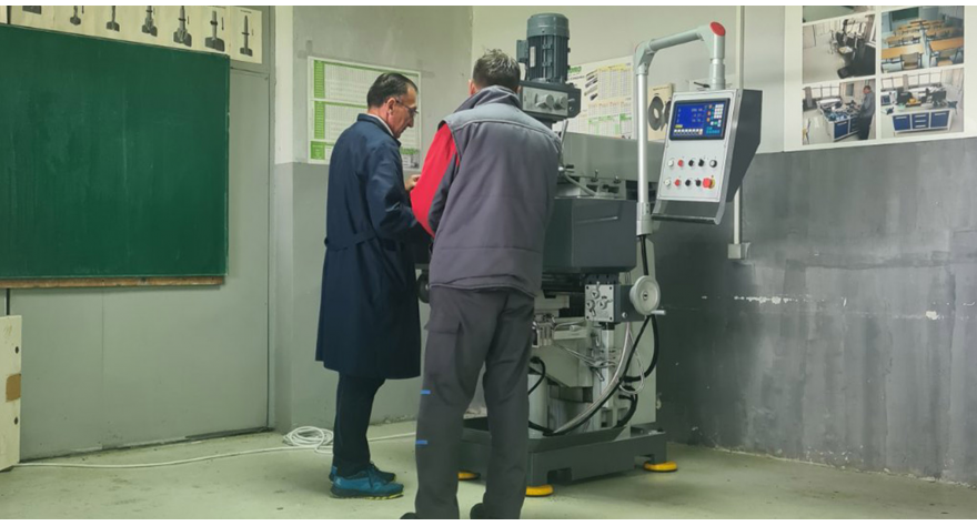 Нова универзална глодалица осавременила школску радионицу