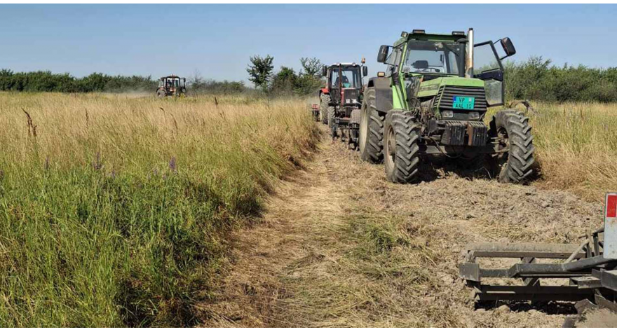 Домаћини из Карловчића уредили 25 километара атарских путева