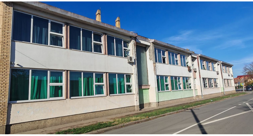 Лепше и функционалније учионице за пећиначке средњошколце