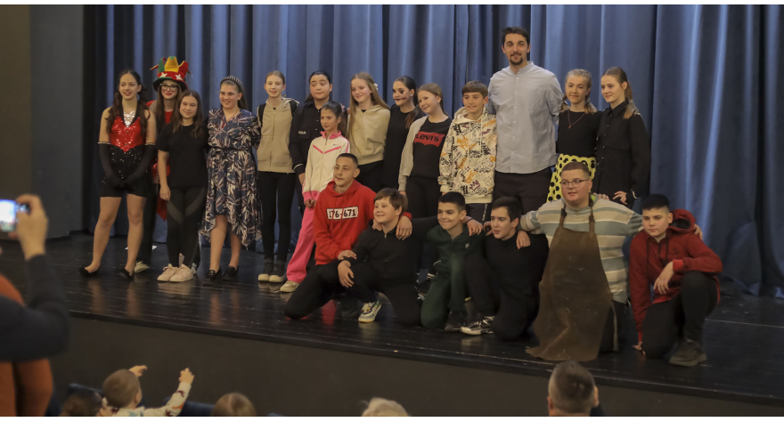 Река избора премијерно изведена у митровачком позоришту